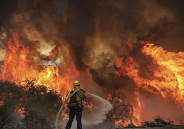FranciaOggi Week End: Incendi nel sud della Francia - Arles, ritorna la raccolta rifiuti - Radio Nizza